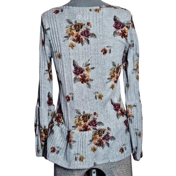 Gray Floral Knit Top Size XS - Picture 2 of 4